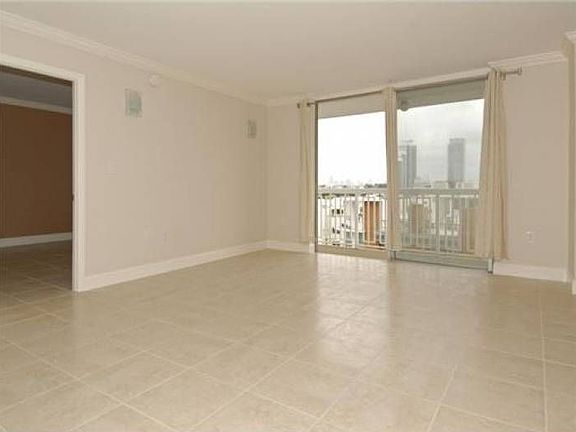 4th image of 401 Ocean Dr APT 604