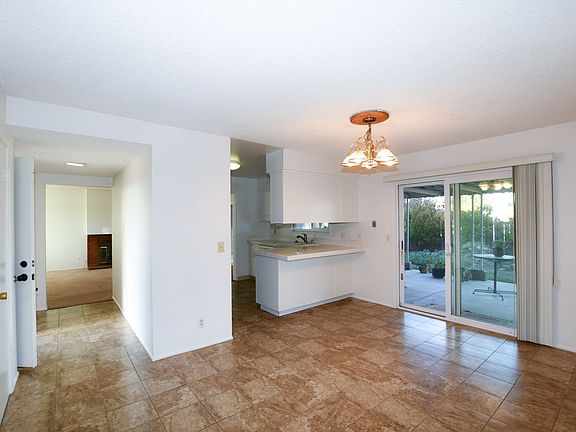 3rd image of 1324 Platte Ave
