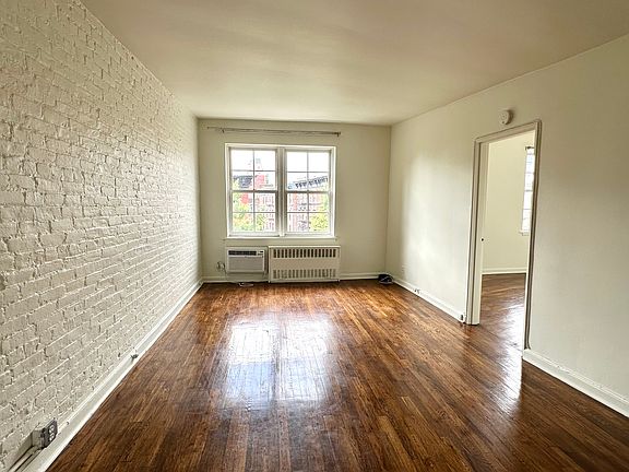 3rd image of 108 Perry St APT 4C