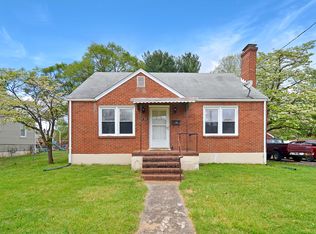 3136 Yardley Dr NW, Roanoke, VA 24012
