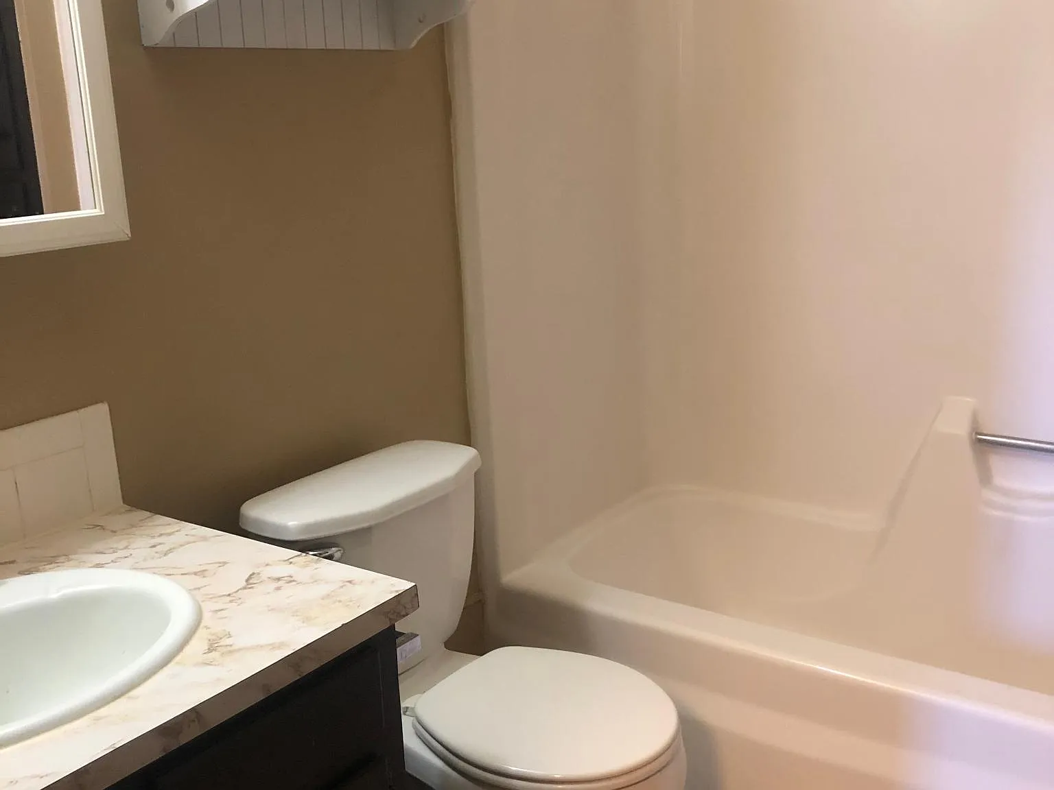 641 N Mount Carmel Ave — Photo 3