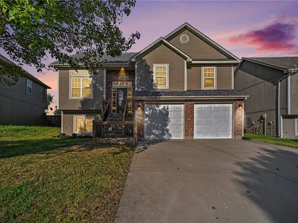 9218 N Kirkwood Ave, Kansas City, MO 64154