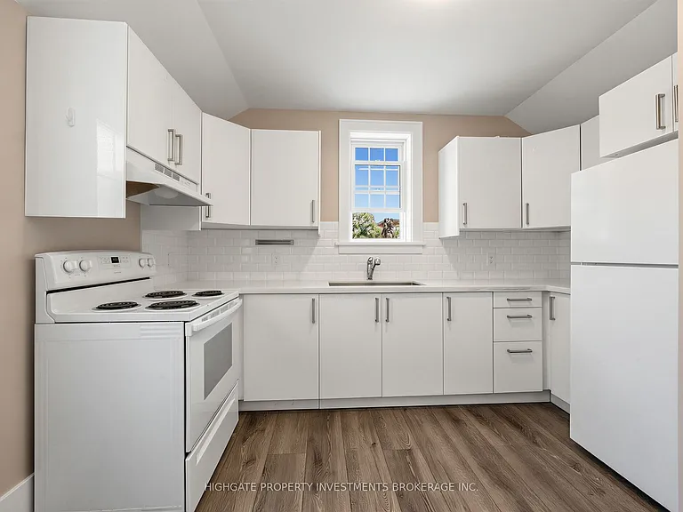 107 Kent St #UPPER — Photo 2
