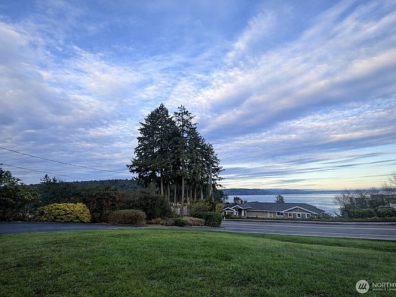 3rd image of 7314 Soundview Drive