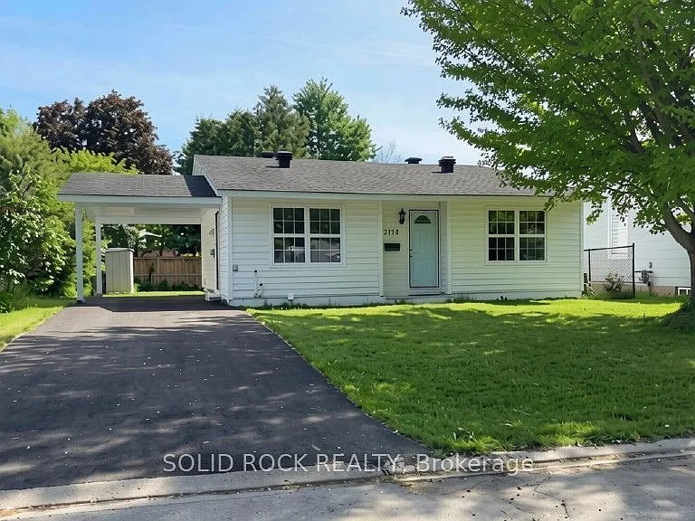 2158 Fillmore Cres — Photo 1