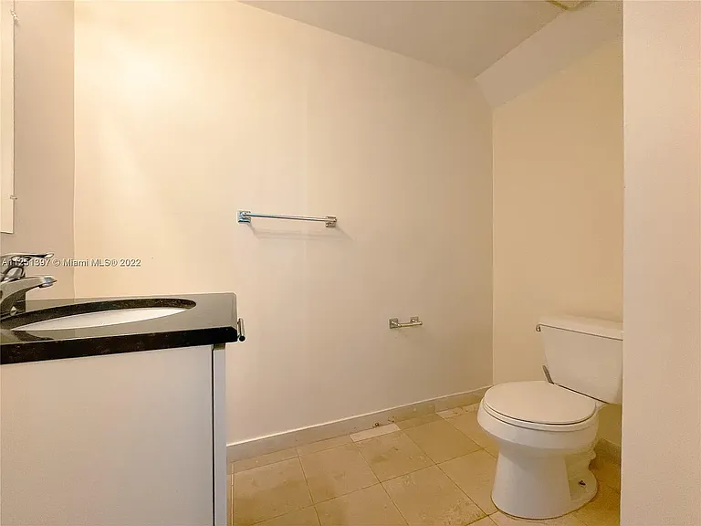 3339 Virginia St #320 — Photo 7