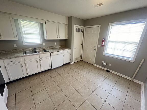 2nd image of 912 E Market St APT 7A