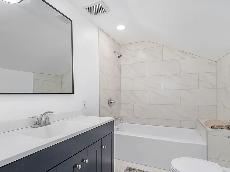 412 E Walker St — Photo 9