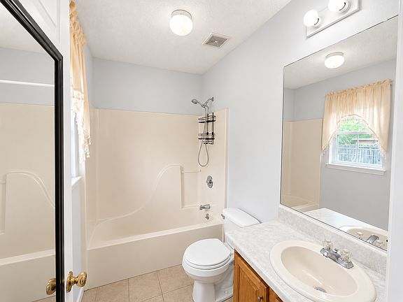5th image of 682 Sabreena Cir