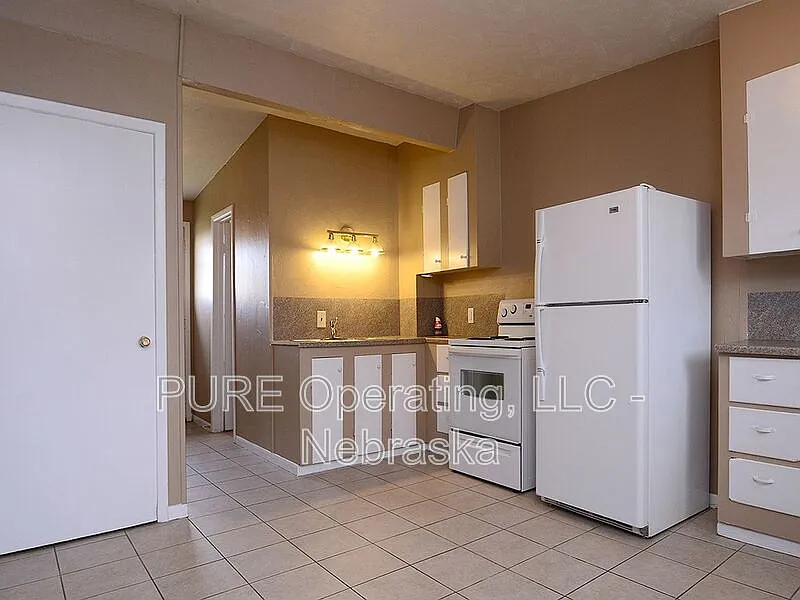 3 bed, 1.0 bath, 1695 sqft, $1,295 — Photo 4