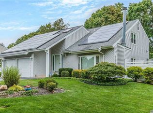 174 Sequoia Dr, Coram, NY 11727