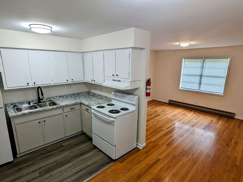 2nd image of 10 Jonquil Ln APT B2