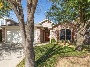 616 Clearbrook St, Azle, TX 76020