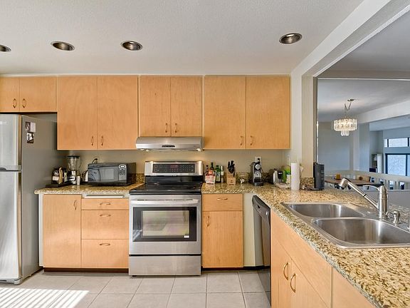 Granite Counters. Maple cabinets. LG washer, dryer, refriger