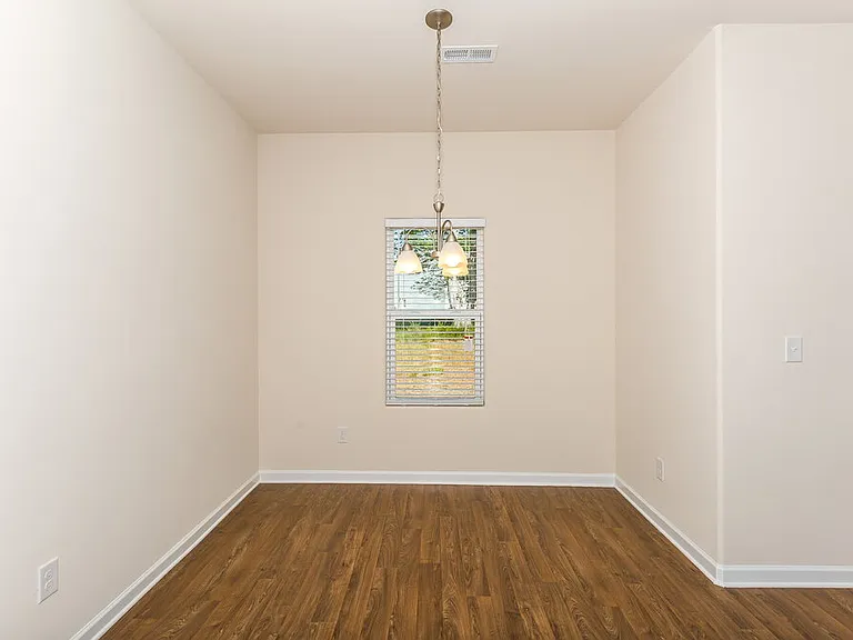 1521 Waylon Ave — Photo 4
