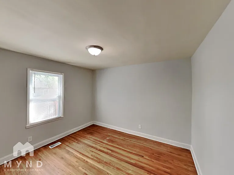 300 Jones St #300 — Photo 12