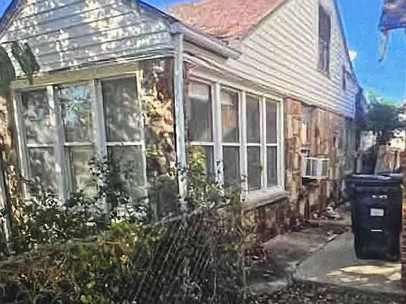 5th image of 417 SW 24th St