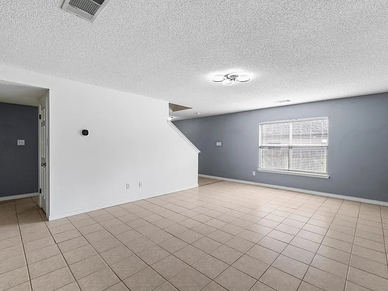 1704 Matagorda Dr — Photo 7