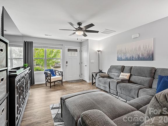 5th image of 10 Benedict Ln