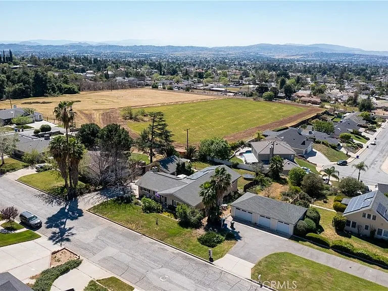11758 Grant Dr — Photo 56