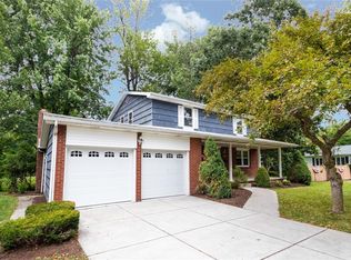 229 Cottonwood Dr, Williamsville, NY 14221