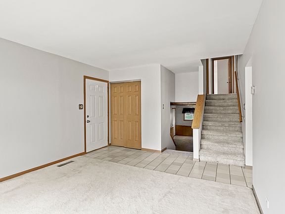 5th image of 48 Hilltop Dr