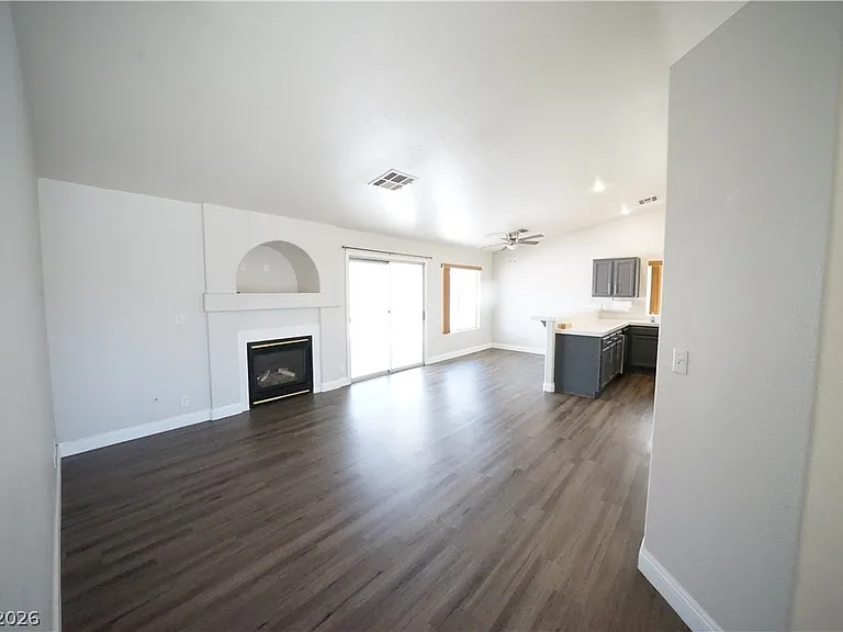916 Clubview Dr — Photo 7