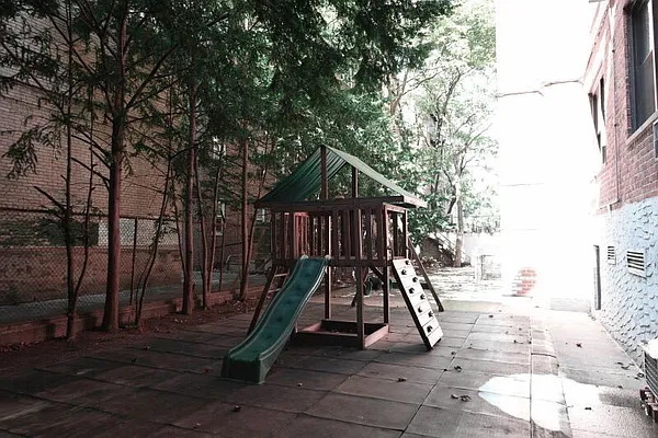 Sold by Momentum Real Estate LLC | media 9