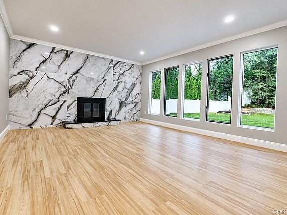 5th image of 140 Seaman Neck Road