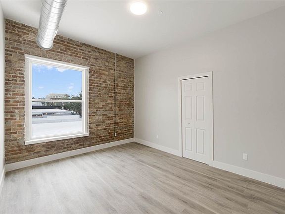 5th image of 792 W Montrose St #203