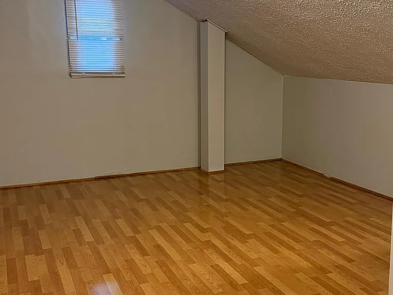 10370 Britain St — Photo 13