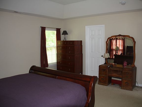 3rd image of 115 Oakchest Ct
