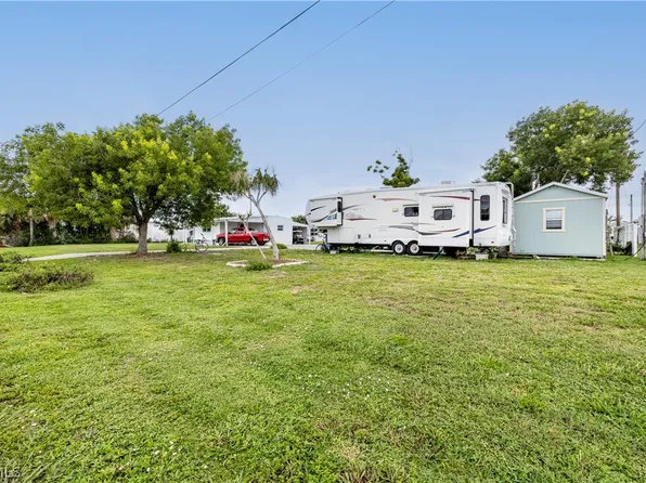 5008 Sandpiper Dr, Saint James City, FL 33956