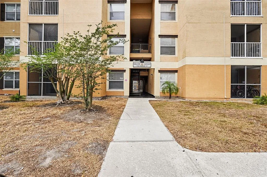 3 bed, 2.0 bath, 1193 sqft, $2,200 — Photo 3