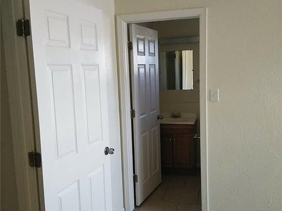 2nd image of 4016 Moonlight Ave #B