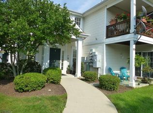 644 Honeybrook Cir, Stewartsville, NJ 08886