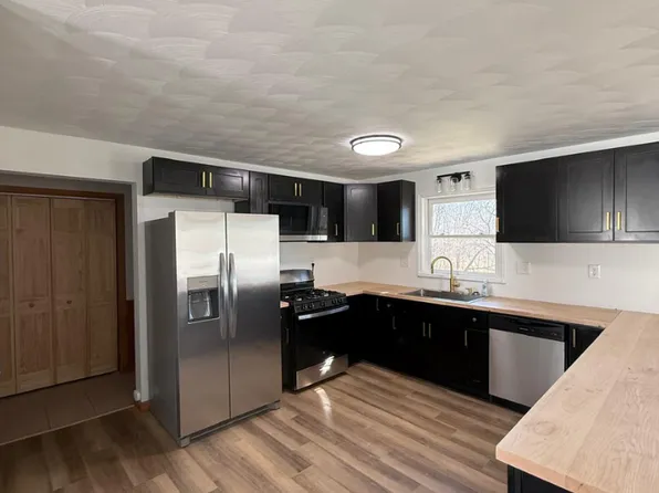 28 Scotch Grove Rd, Pulaski, NY 13142