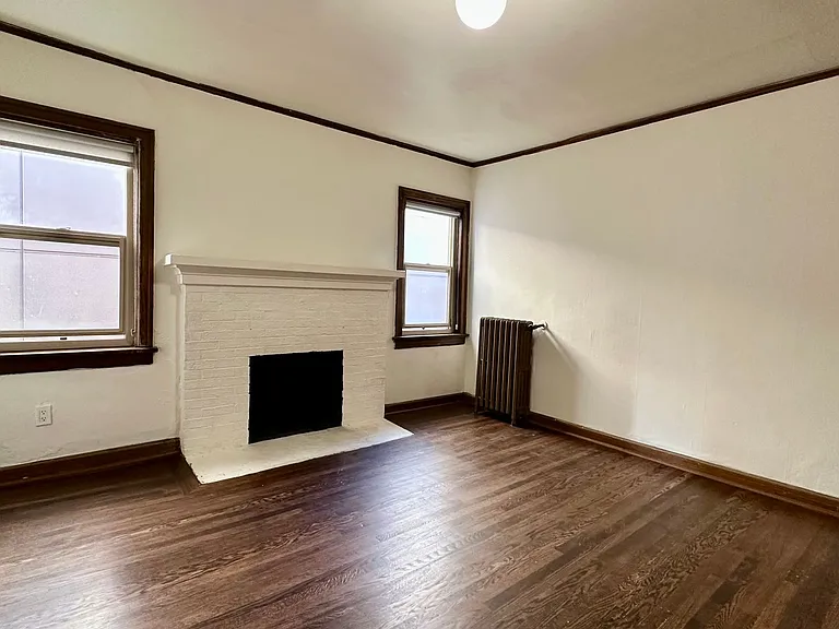 5234 University Way NE — Photo 5