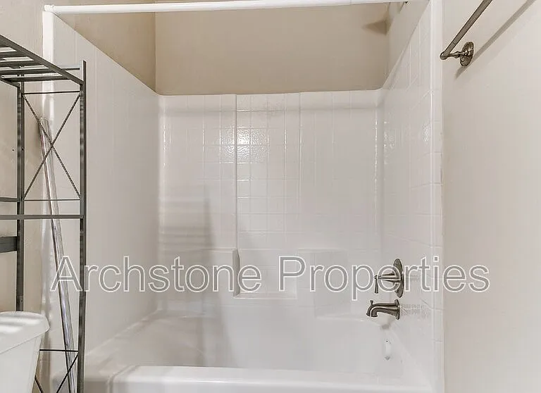 19704 Taggert Dr — Photo 21