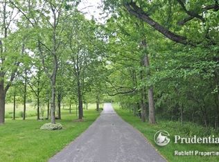 1612 S River Rd, Libertyville, IL 60048