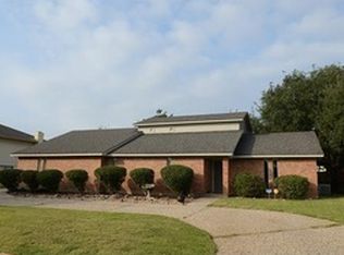 2300 W Briargate Dr, Bryan, TX 77802