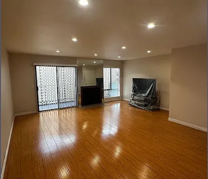 557 E Verdugo Ave — Photo 5