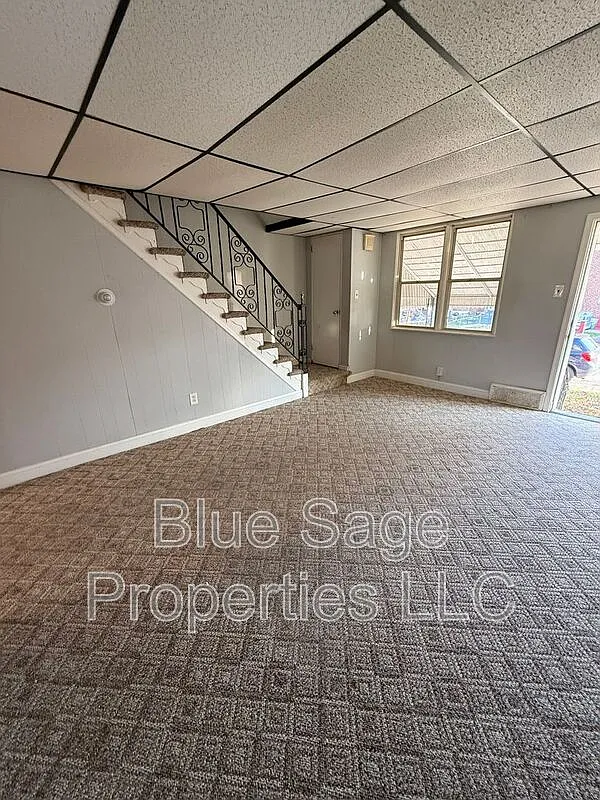 3 bed, 1.0 bath, 1120 sqft, $1,795 — Photo 3