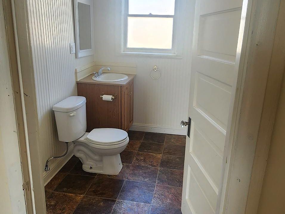 2nd image of 425 E Cannon St #B