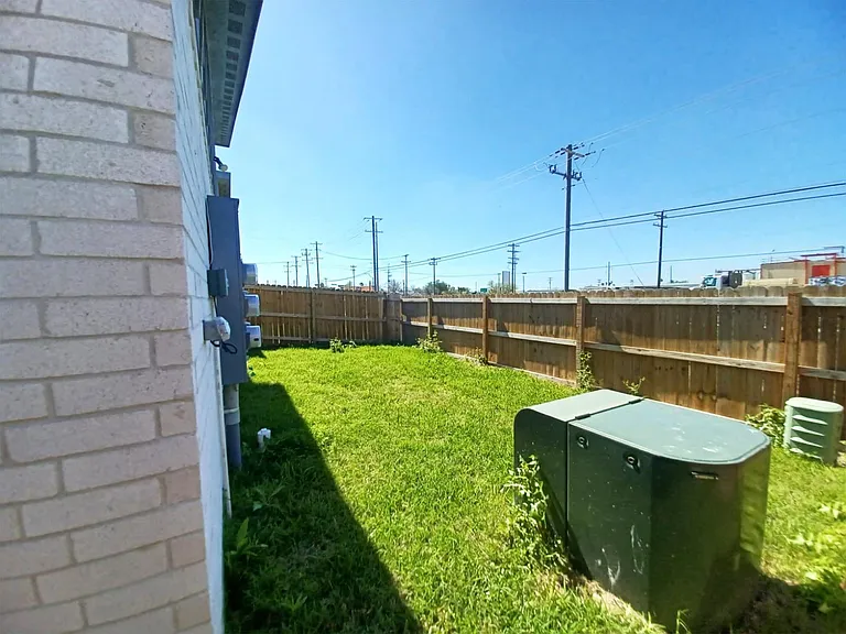 1630 Playa Dr #1 — Photo 18