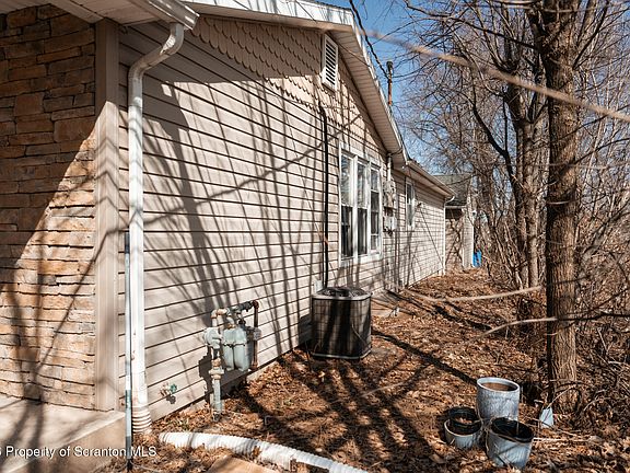 5th image of 36 Nesbitt St