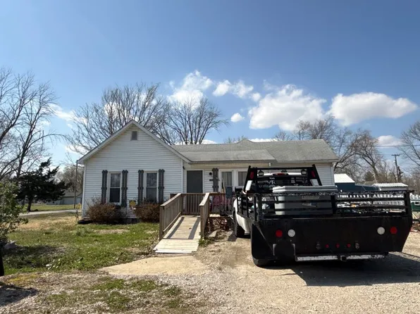 106 S Prospect St, Coffeen, IL 62017