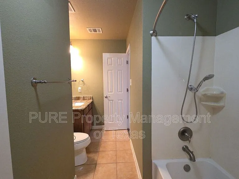 18401 Hees Ln — Photo 40