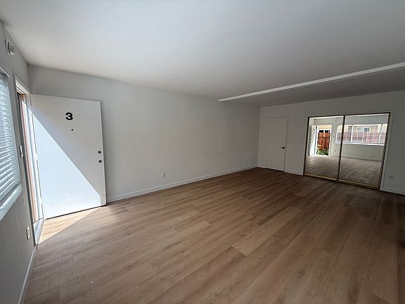 5th image of 22 Reef St APT 3