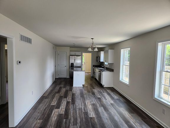 5th image of 203 Hamilton St